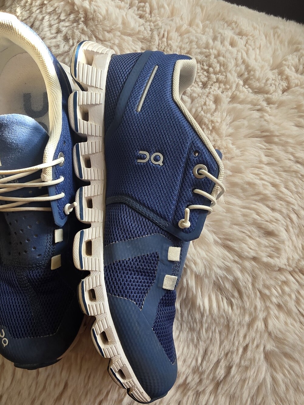 On Running Women 37 Eur,us W 6, Uk 4 Athletic Shoes in Navy and White